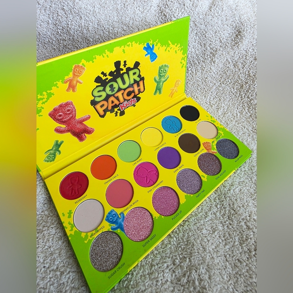 MORPHE x SOUR PATCH KIDS 
Sour Then Sweet Artistry Eyeshadow Palette - Picture 3 of 10